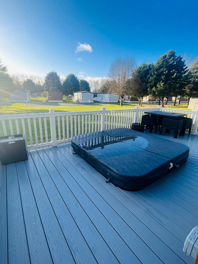 Bushmills Lodge With Hot Tub Thornton  Buitenkant foto